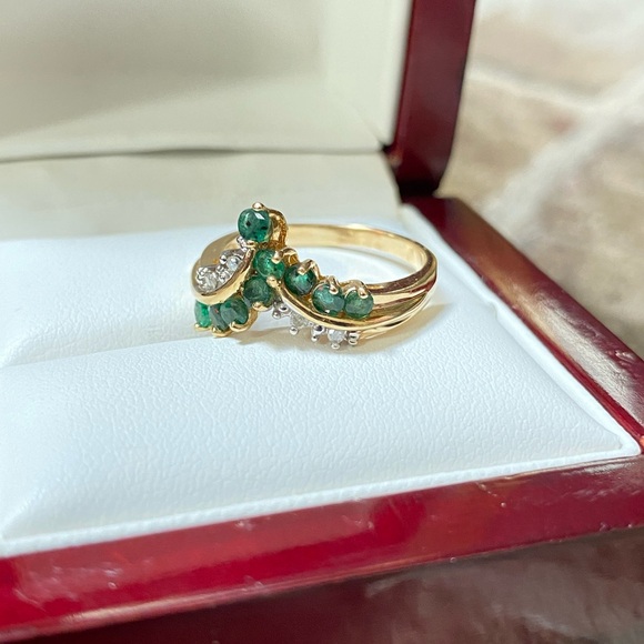 GENUINE 14KT GOLD Diamond and Emerald Ring - Picture 8 of 11